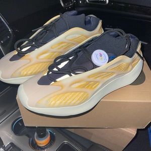 Adidas Yeezy 700 V3 Mono Safflower - Mens Sz 13